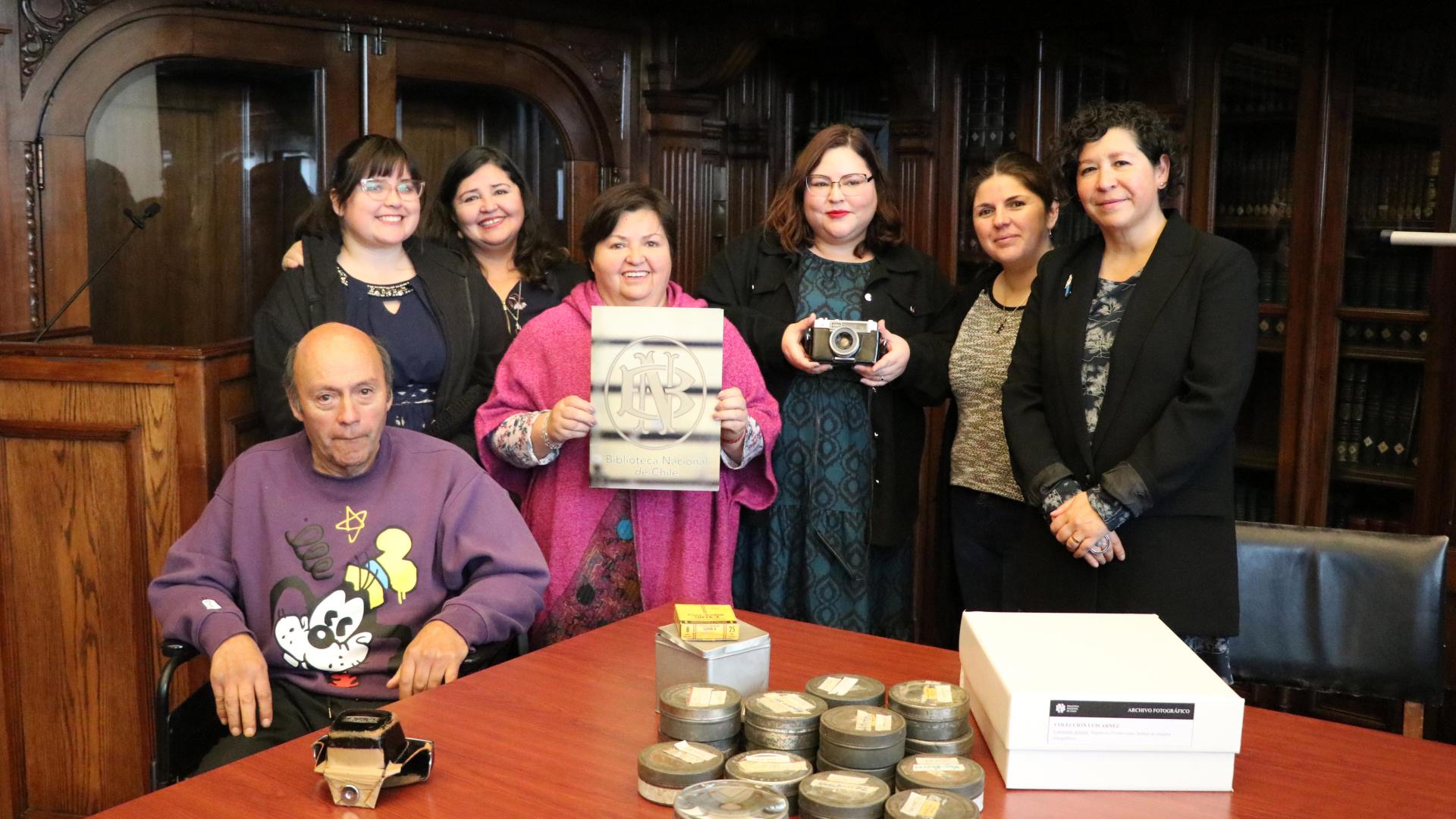 La Biblioteca Nacional recibió importante legado del fotoperiodista Luis Arnéz