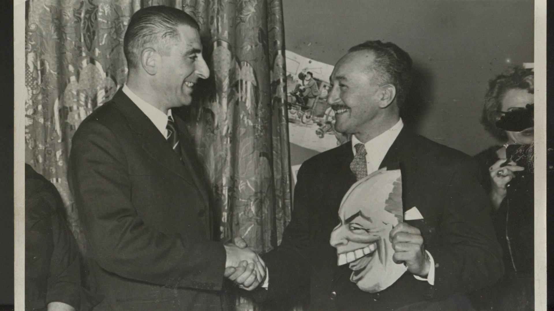 Eduardo Frei Montalva junto a Pepo en la celebración del aniversario de la revista Topaze. 1956. Archivo familia Ríos.