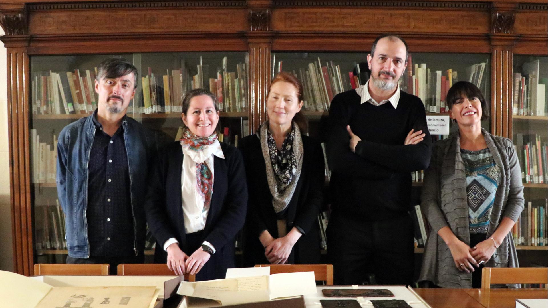 Visita especial al Archivo Literatura Oral y Tradiciones Populares de la Biblioteca Nacional de Chile.