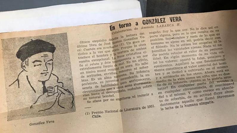 La donación incluye 18 tomos con artículos de prensa sobre la trayectoria de González Vera.
