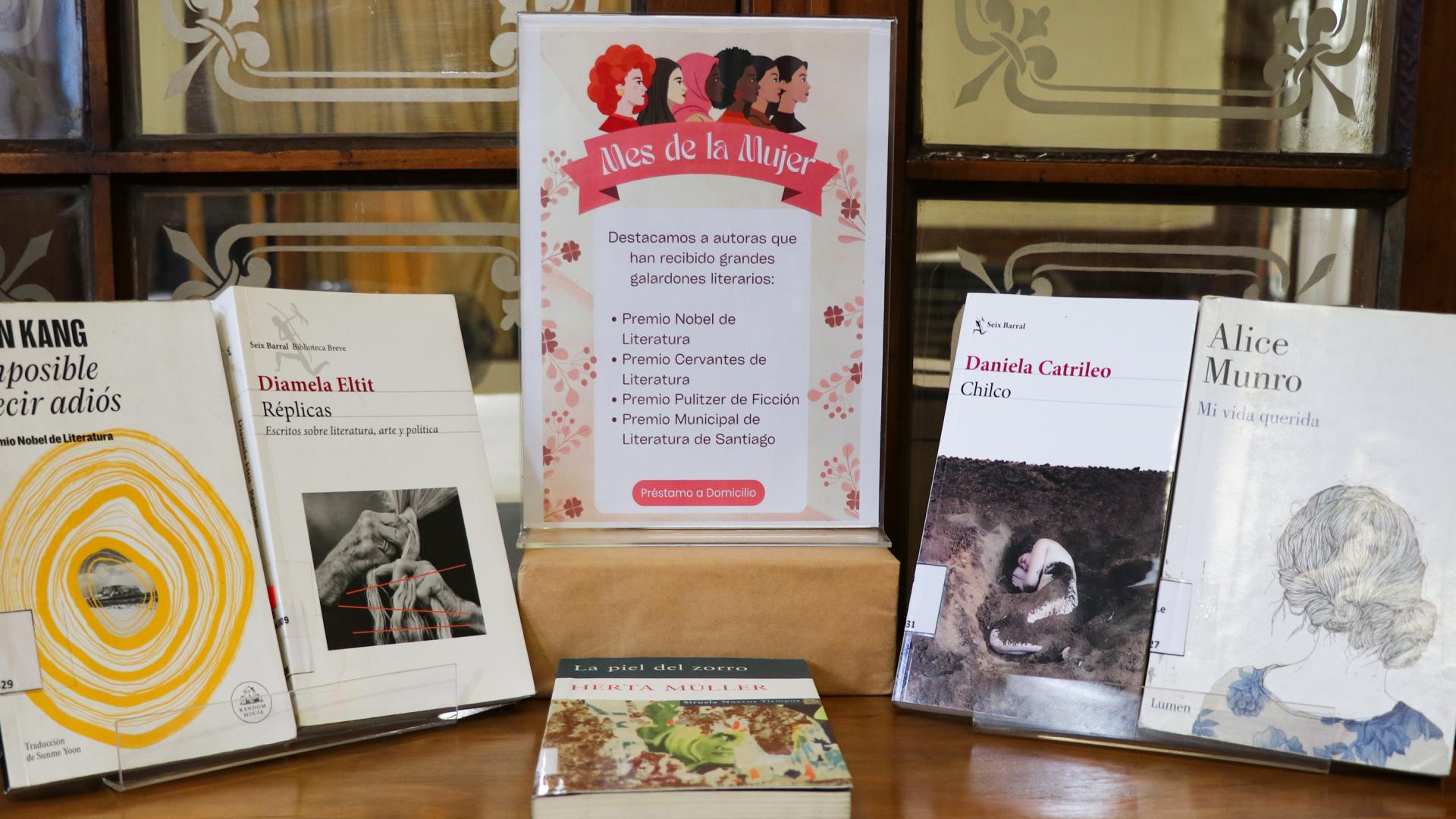 Mes de la Mujer en la Sala de Préstamo a Domicilio de la Biblioteca Nacional.