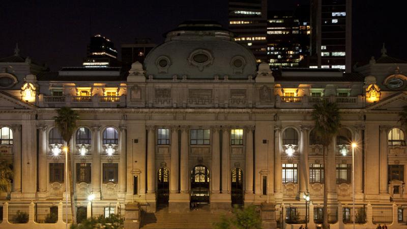 Biblioteca nacional cierra sus puertas.
