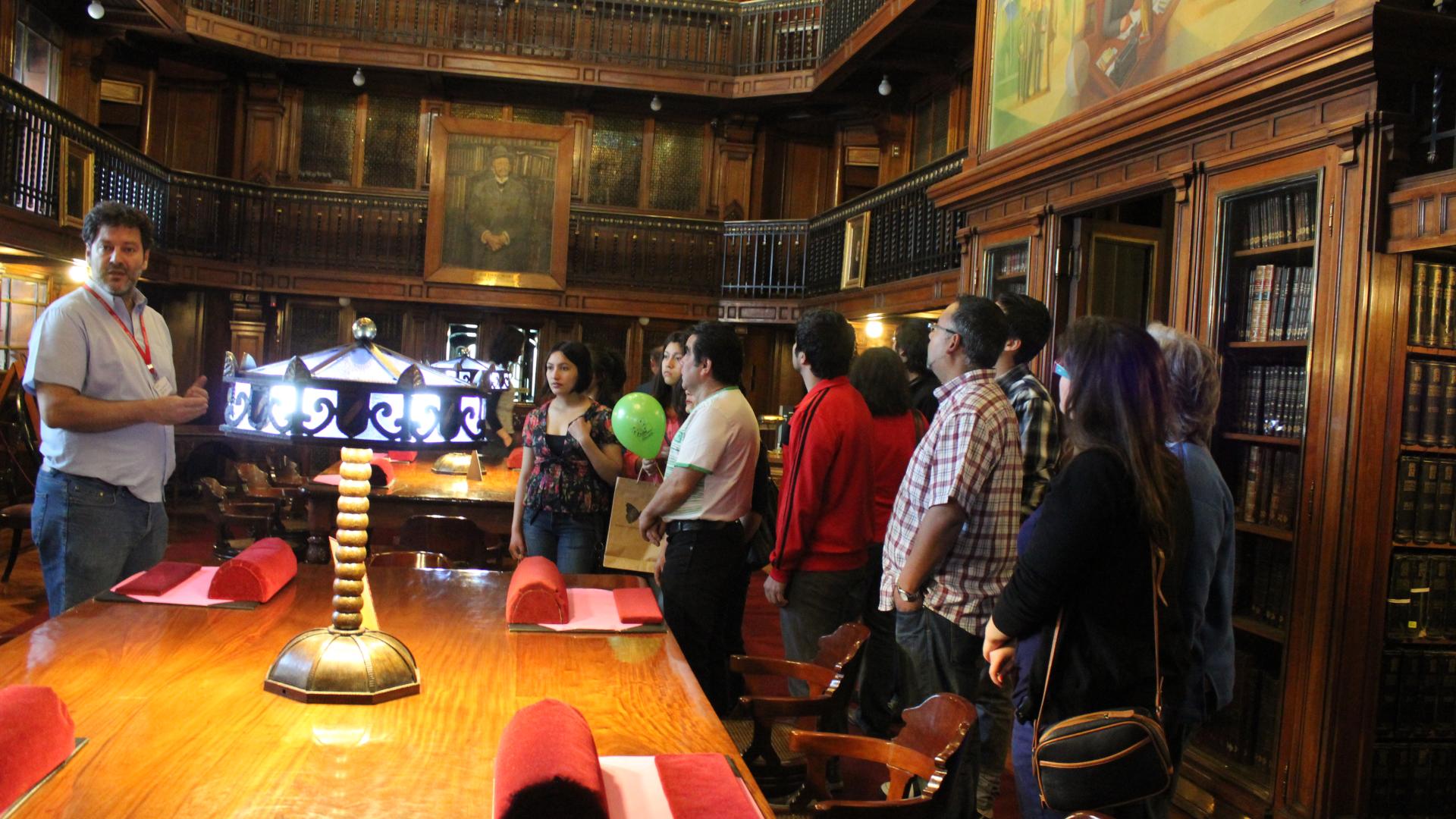 Visita guiada en Sala Medina.