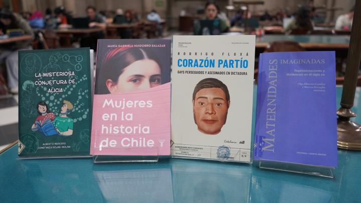 Algunos de los libros con enfoque de género de la Sección Chilena.