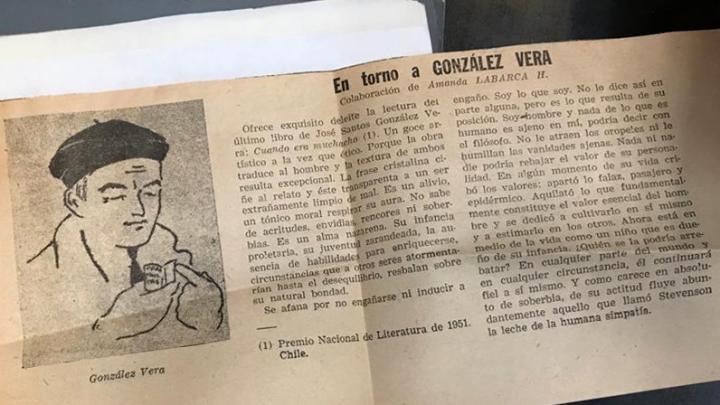 La donación incluye 18 tomos con artículos de prensa sobre la trayectoria de González Vera.