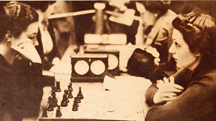 Berna Carrasco compitiendo en Argentina. Revista Estadio, 1944.