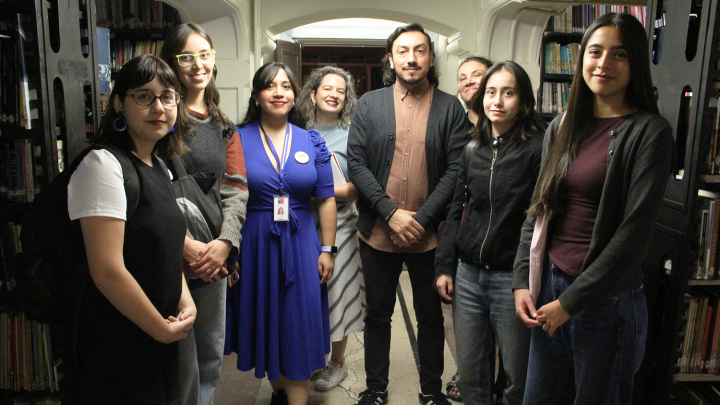 Pasantes 2026 con parte del equipo de Memoria Chilena y la Biblioteca Nacional