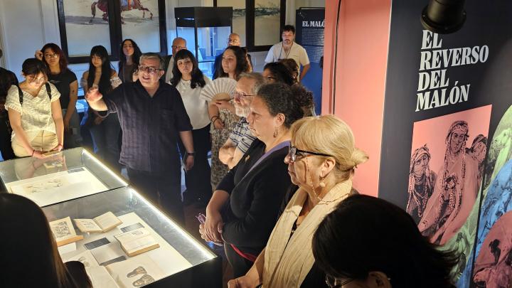 Presentación de Gastón Carreño, uno de los curadores de la expo e investigador del Centro de Investigaciones Diego Barros Arana.