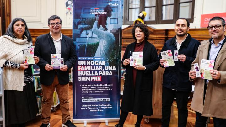 Autoridades de la Biblioteca Nacional de Chile (BN) y el Servicio Nacional de Protección Especializada a la Niñez y Adolescencia RM