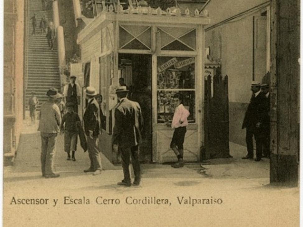 Ascensor y escala del Cerro Cordillera, Valparaíso, Chile.