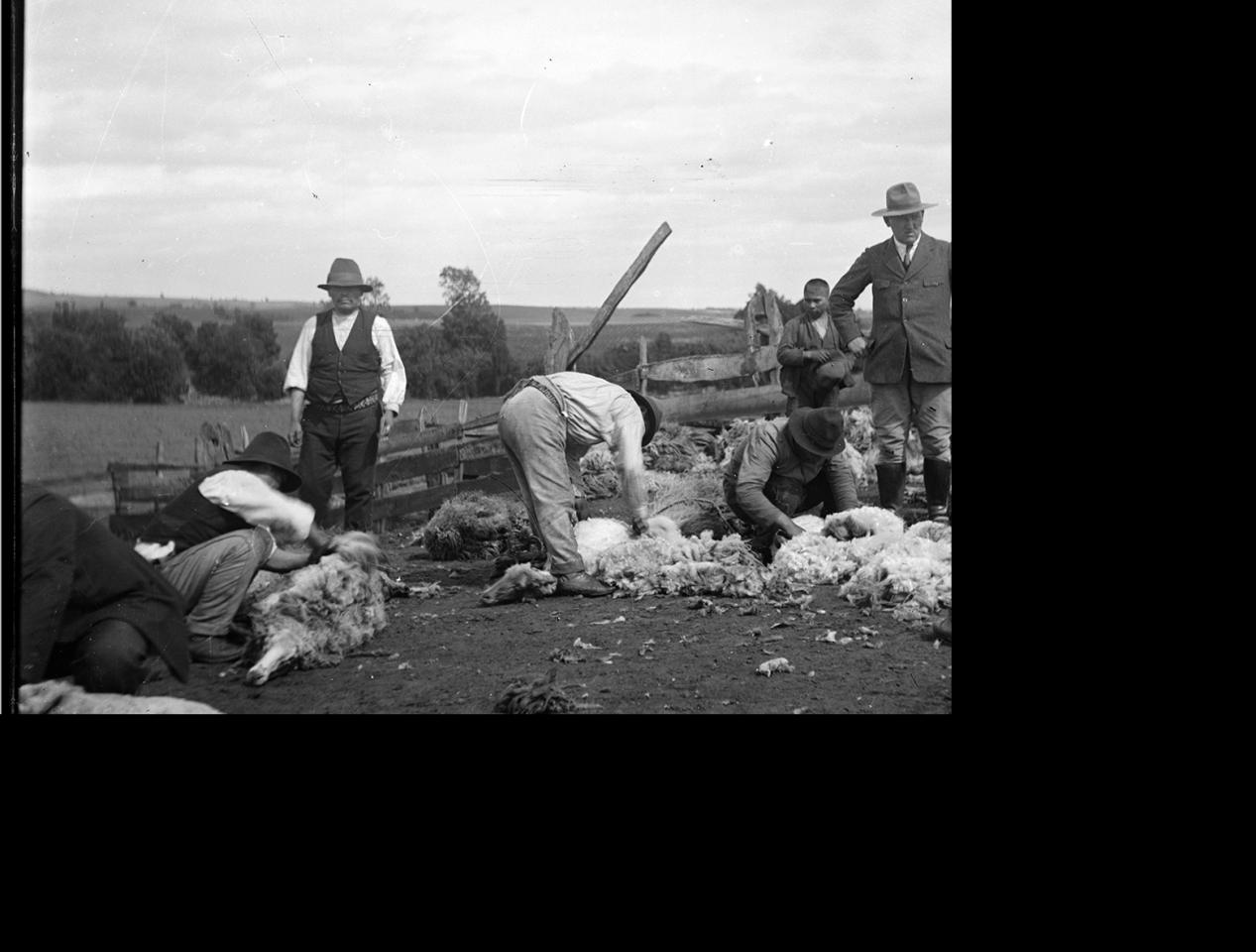 Esquila en mediería de Demetrio Rivas (c. 1920)