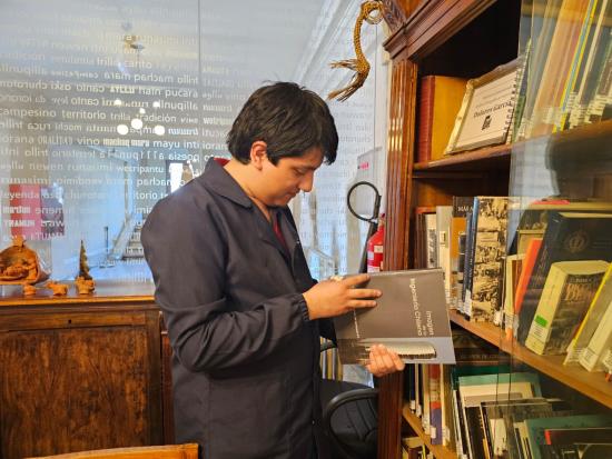 Ignacio Vargas Curimil, practicante de Técnico en bibliotecología de ENAC.
