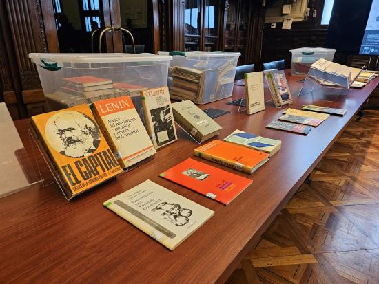 Biblioteca personal y el legado documental de Gladys Marín.