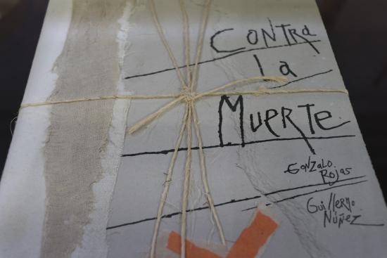 “Contra la muerte”, realizado junto al poeta Gonzalo Rojas.