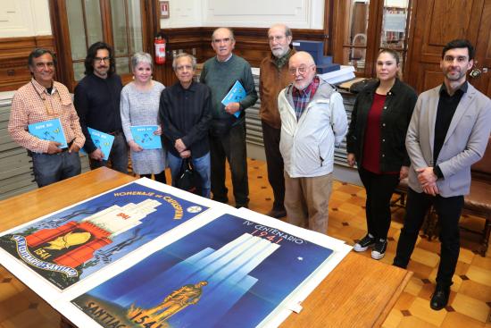 Los participantes tuvieron la oportunidad de admirar una colección de carteles de Camilo Mori incorporada recientemente a la Biblioteca Nacional y una parte del valioso archivo del pintor donado por su familia en 2023.