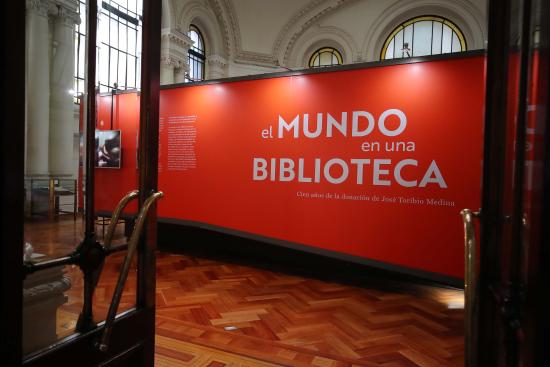 Imagen de exposición “El mundo en una biblioteca. Cien años de la donación de José Toribio Medina”