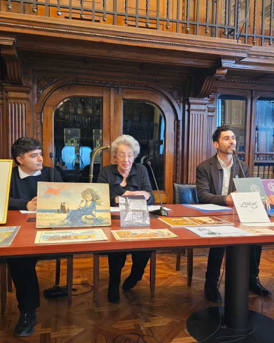 La colección del artista Renzo Antonio Giovanni Pecchenino Ragi (Lukas) está compuesta por recortes de prensa, catálogos, registros de su trabajo en la Revista del Domingo, avisos publicitarios y publicaciones.