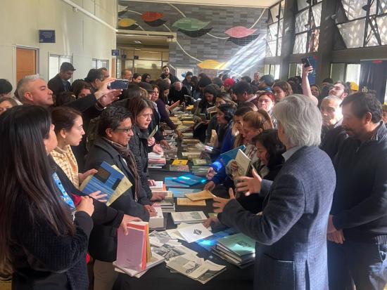 “Apropiación de Libros” es una actividad cultural que consiste en poner a disposición de la comunidad del Instituto Horwitz, más de mil quinientos ejemplares de libros, para que se los llevaran a sus casas, de manera gratuita.