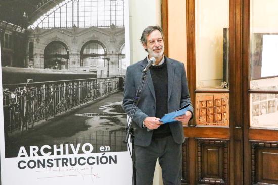 Roberto Aguirre, Director (s) de la BN en la inauguración de la exposición: "Un archivo en construcción, la obra de Tito Vásquez". 