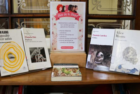 Mes de la Mujer en la Sala de Préstamo a Domicilio de la Biblioteca Nacional.