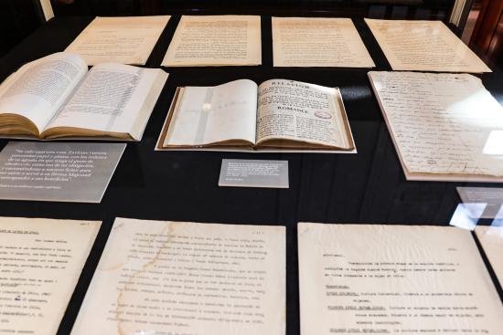 Una de las vitrinas de la muestra que se podrá apreciar hasta hasta el 31 de mayo.