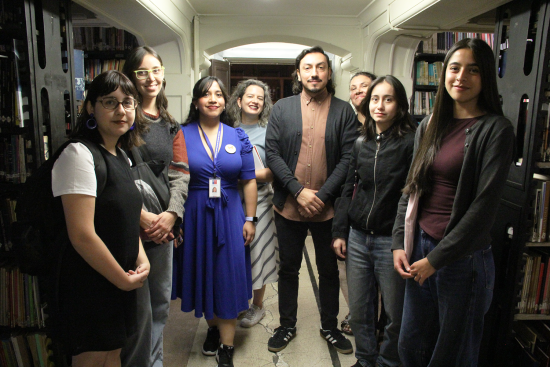 Pasantes 2026 con parte del equipo de Memoria Chilena y la Biblioteca Nacional