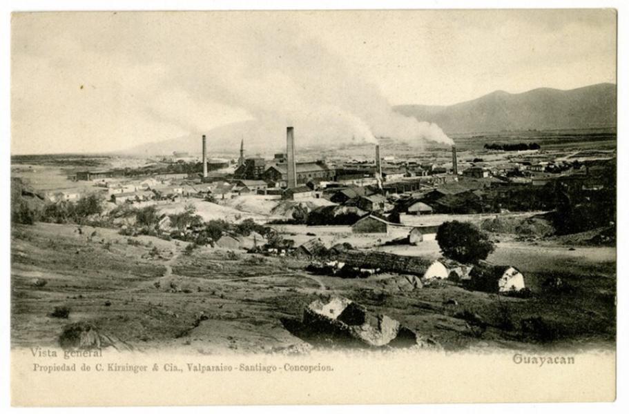 Vista general de Guayacán. Fundición de cobre con sus grandes chimeneas y columnas de humo Vista general de Guayacán. Fundición de cobre con sus grandes chimeneas y columnas de humo