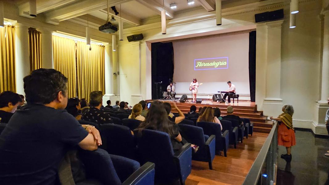 La banda nacional Flores Alegría.