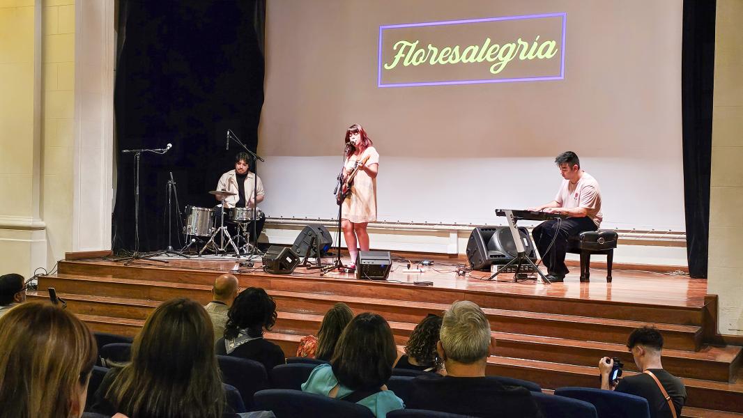 La banda nacional Flores Alegría.